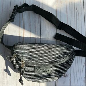 EASTPAK Men's Knitted Springer Belt Bag, Knitted Black